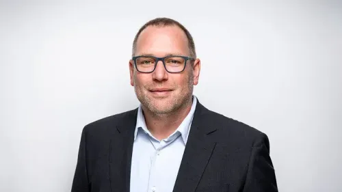 Dr. Jörg<br> Kerschbaumer